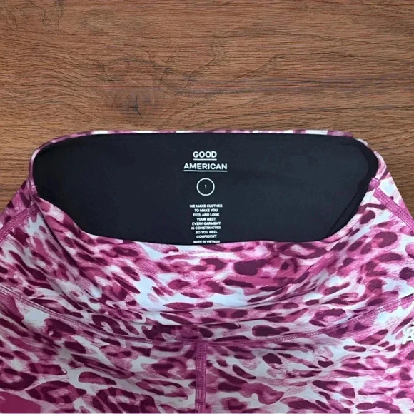 Good American Sz 1 - Core Power Leggings in Quartz Leopard Print - Picture 6 of 7